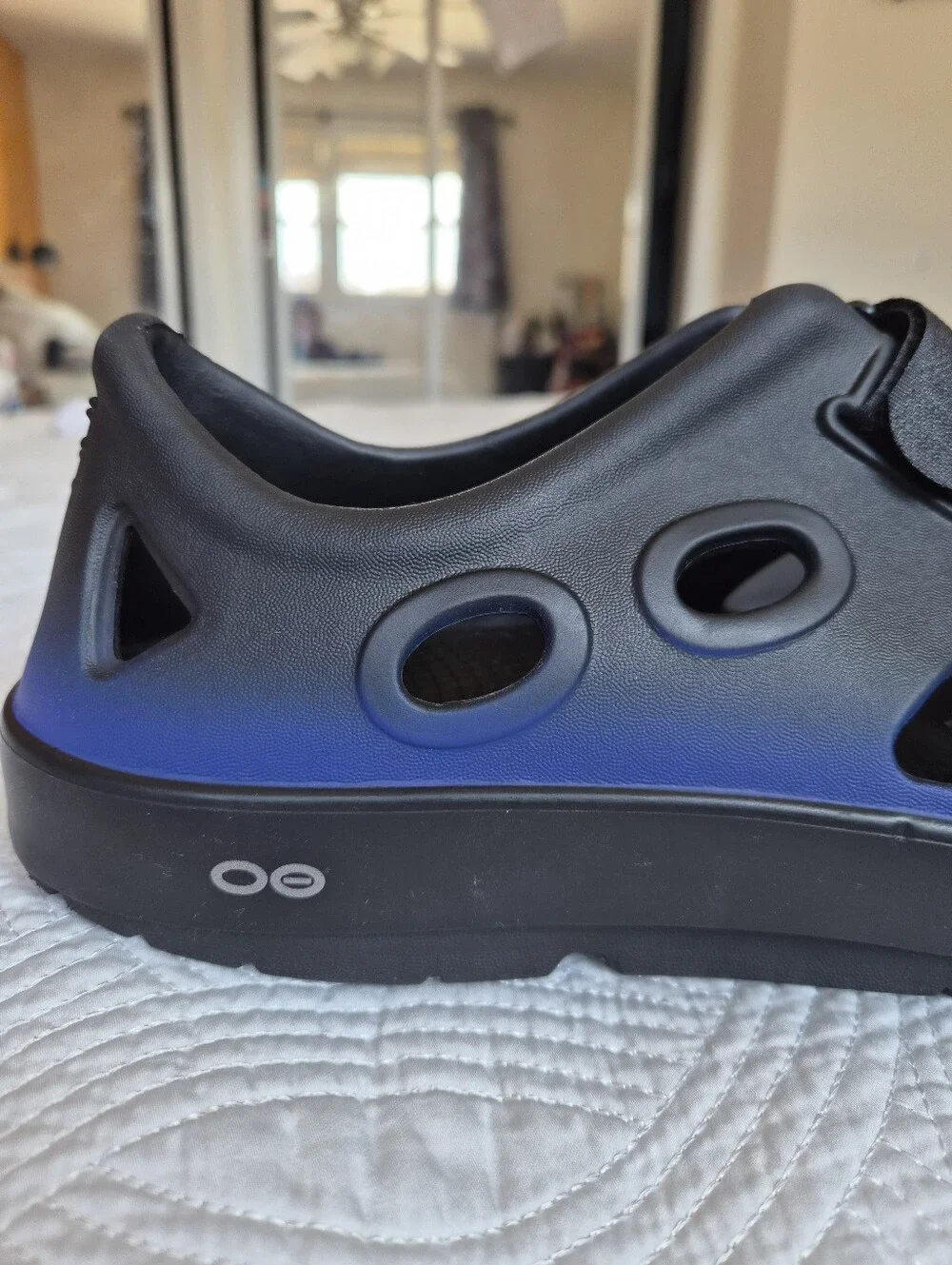 EUC Oofos Oocandoo Recovery Sandals Size Men 11 Royal Blue Black